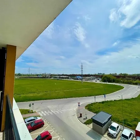 Live The Urban Life Апартаменты